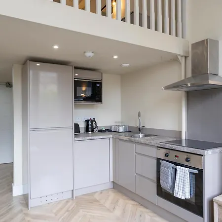 The Headrow, Centre Apartment *