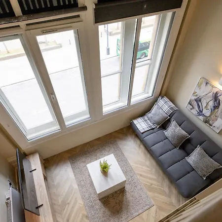 The Headrow, Centre Apartment *