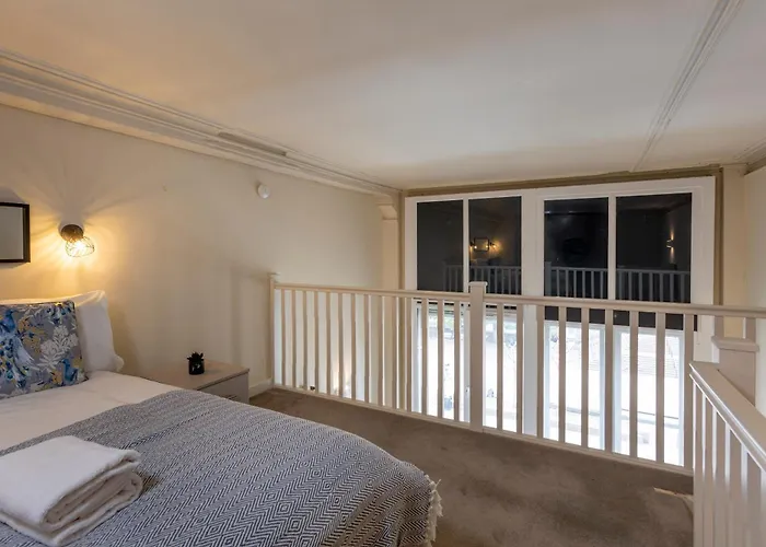 The Headrow, Centre Apartment *